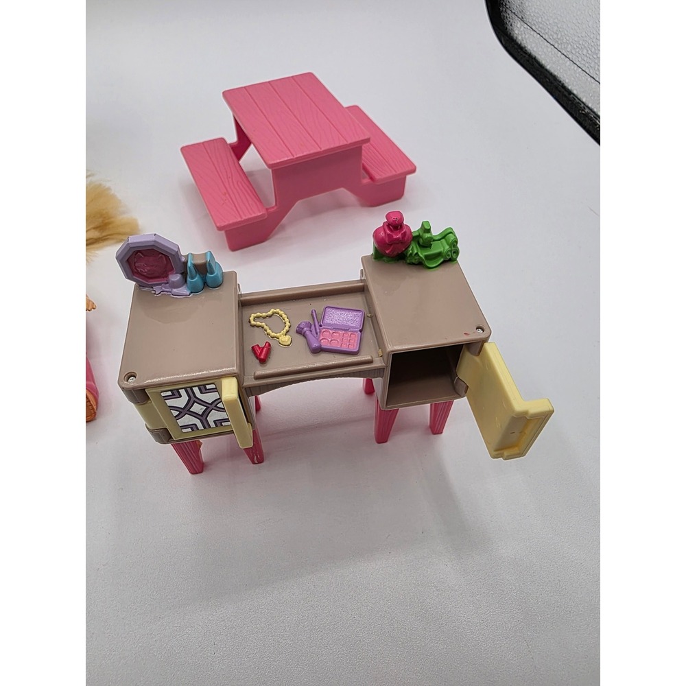Fisher-Price Loving Family Dollhouse Set Bunk Beds Vanity Picnic Table Girl - Picture 5 of 9
